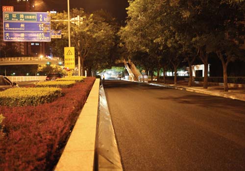 北京長(zhǎng)安街輔路溫拌橡膠瀝青工程