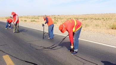 道路裂縫修補(bǔ)，貼縫帶施工