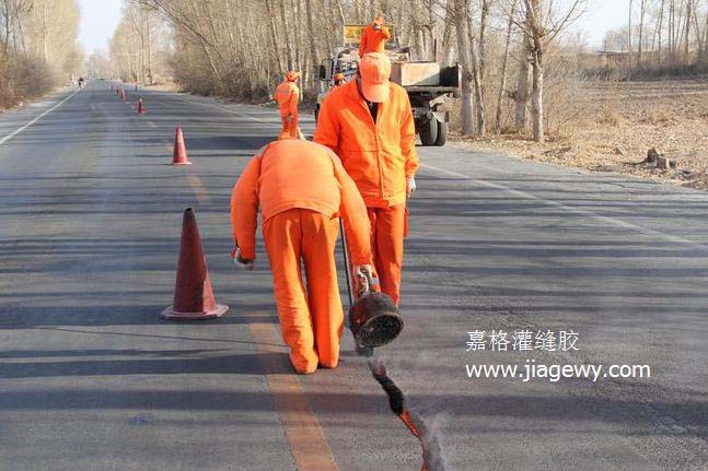 灌縫膠，村鎮(zhèn)道路裂縫修補