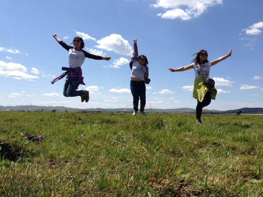 路面貼縫帶給壩上的旅游路繪畫出了一道美麗的風景線