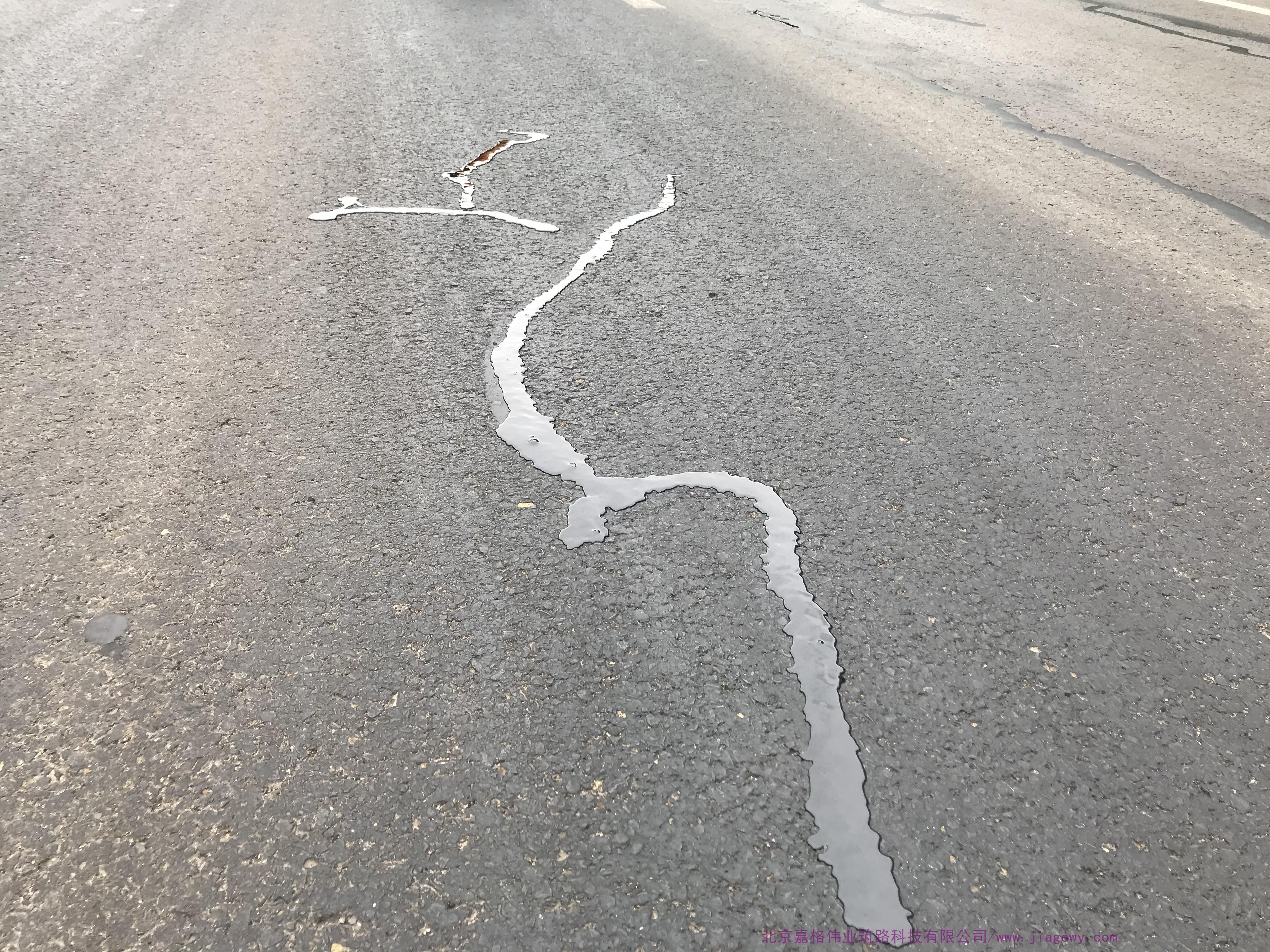 淺談灌縫膠帶來(lái)的行車體驗(yàn)問(wèn)題