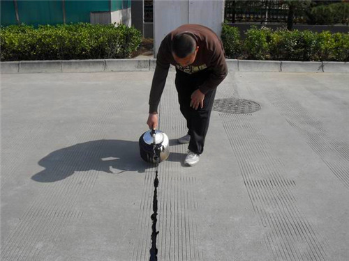 嘉格瀝青道路灌縫膠成為大家一致認(rèn)可的好灌縫材料，這是為什么呢?